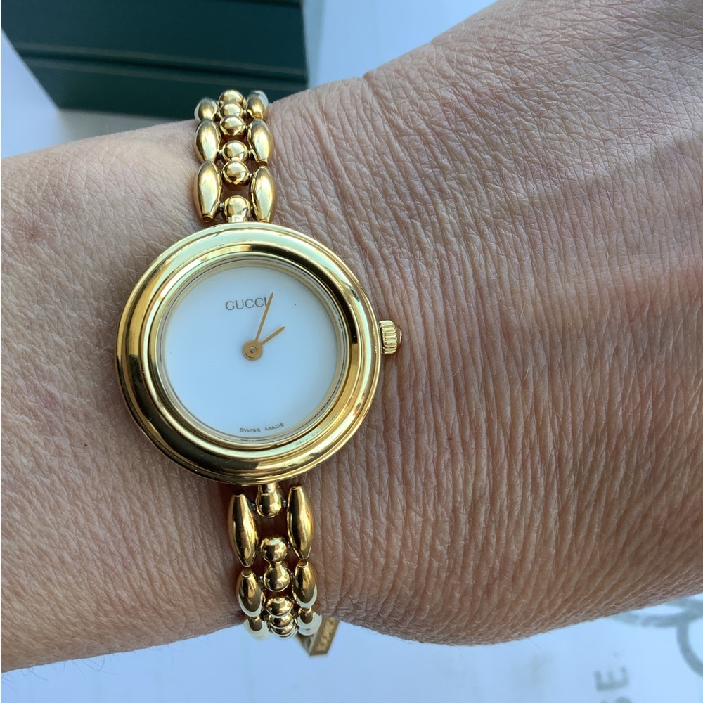 Gucci Gold Bracelet Watch with Interchangeable Colored Bezels🌺🌼🌸 - Picture 12 of 12